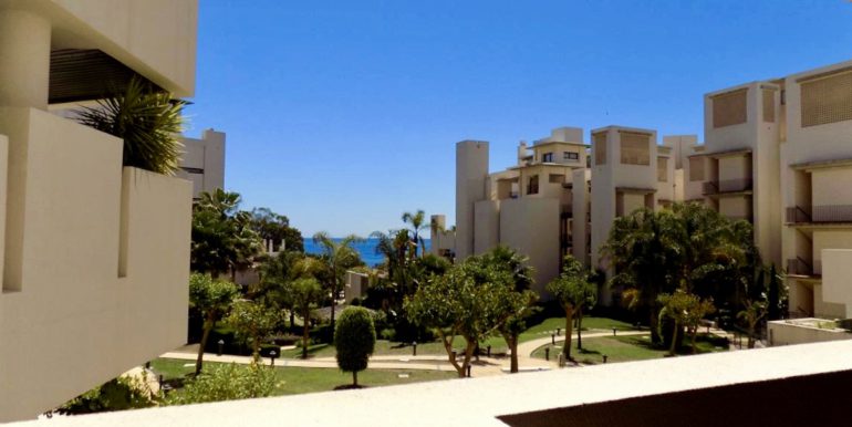 apartment-frontline-beach-estepona-5