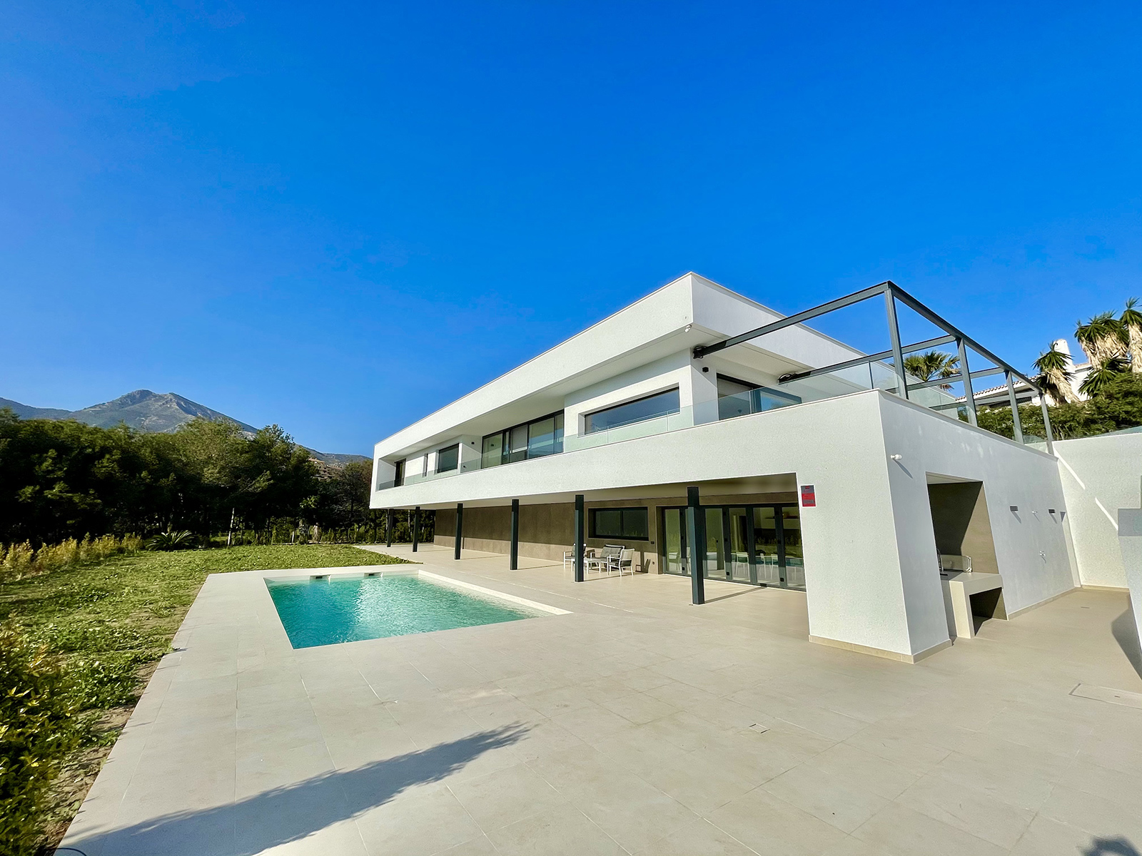 Frontline Golf Luxury Villa in Torrequebrada