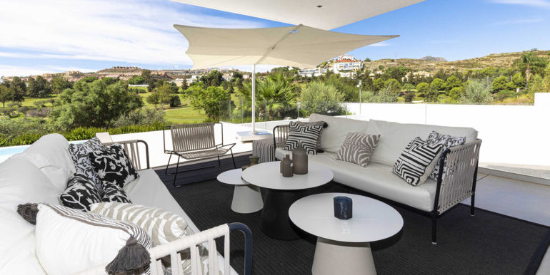 stuning-frontline-golf-villa-in-la-alqueria-benahavis-18