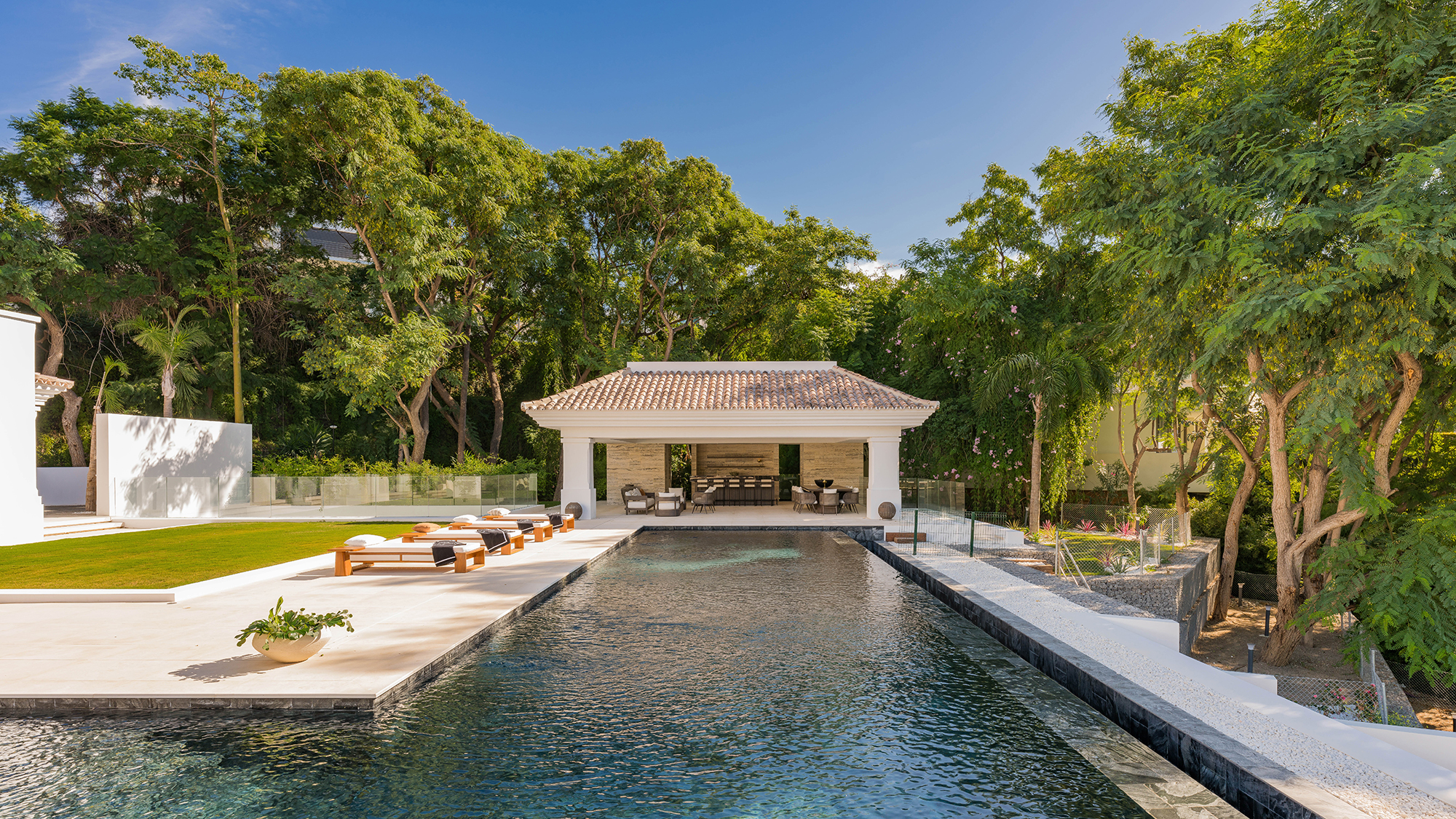 Swimming pool - Luxury villa in La Quinta - Norwegian Real Estates in Marbella and Costa del Sol