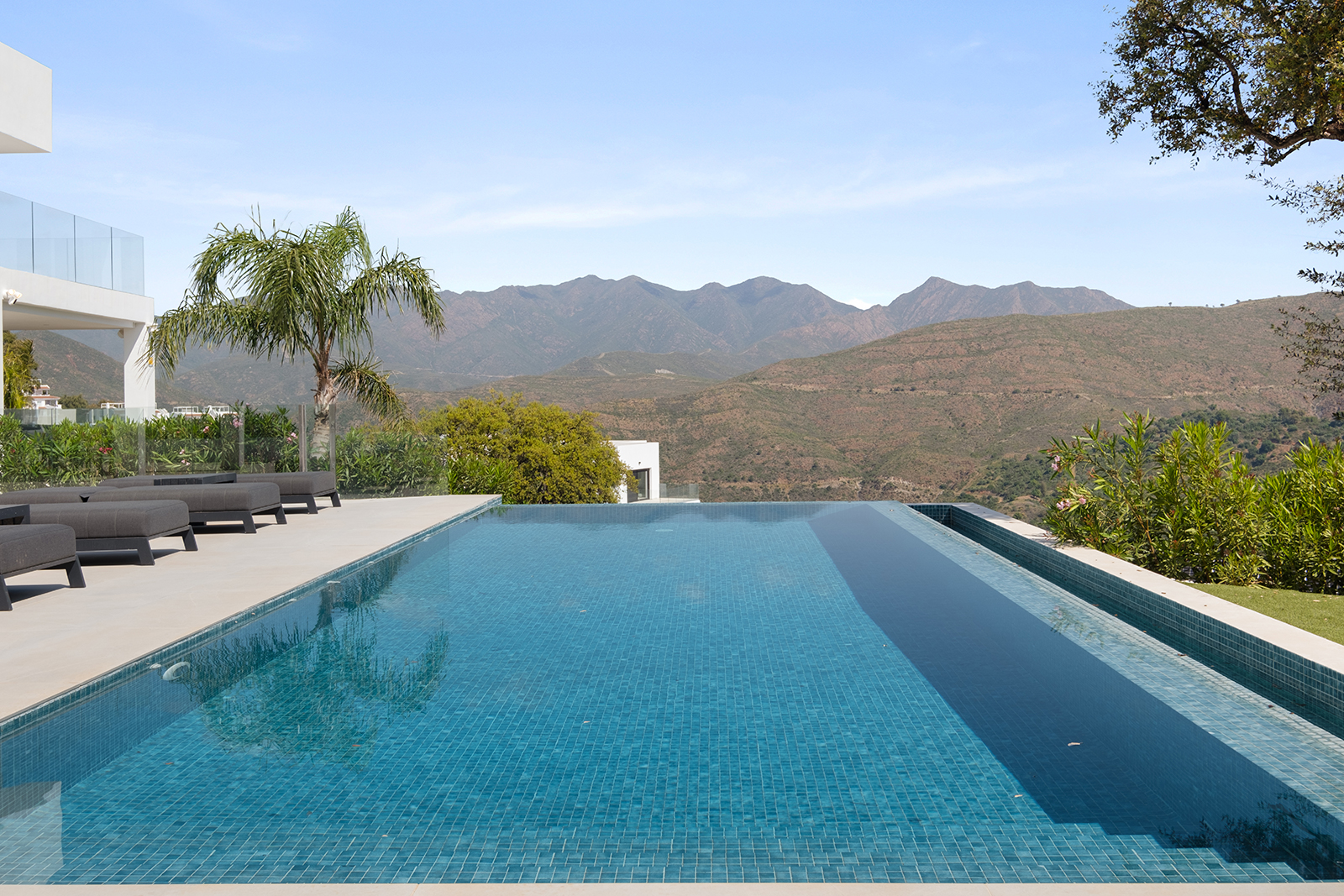 Villa for sale in La Mairena - Norwegian Estates